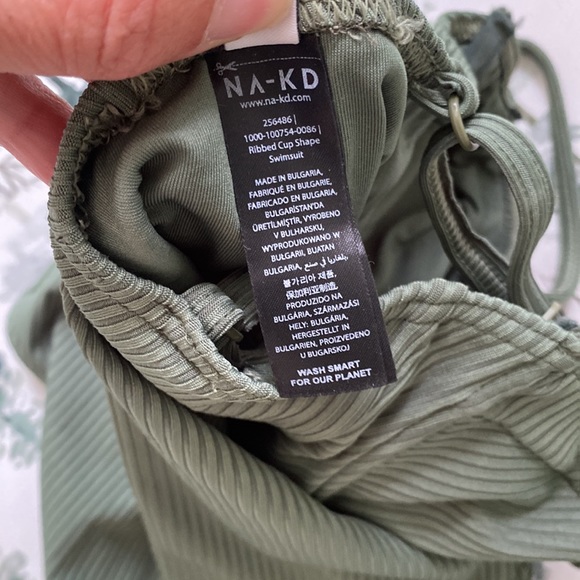 Ribbed underwire Cup Shape Swimsuit OnePiece size S - Picture 7 of 7